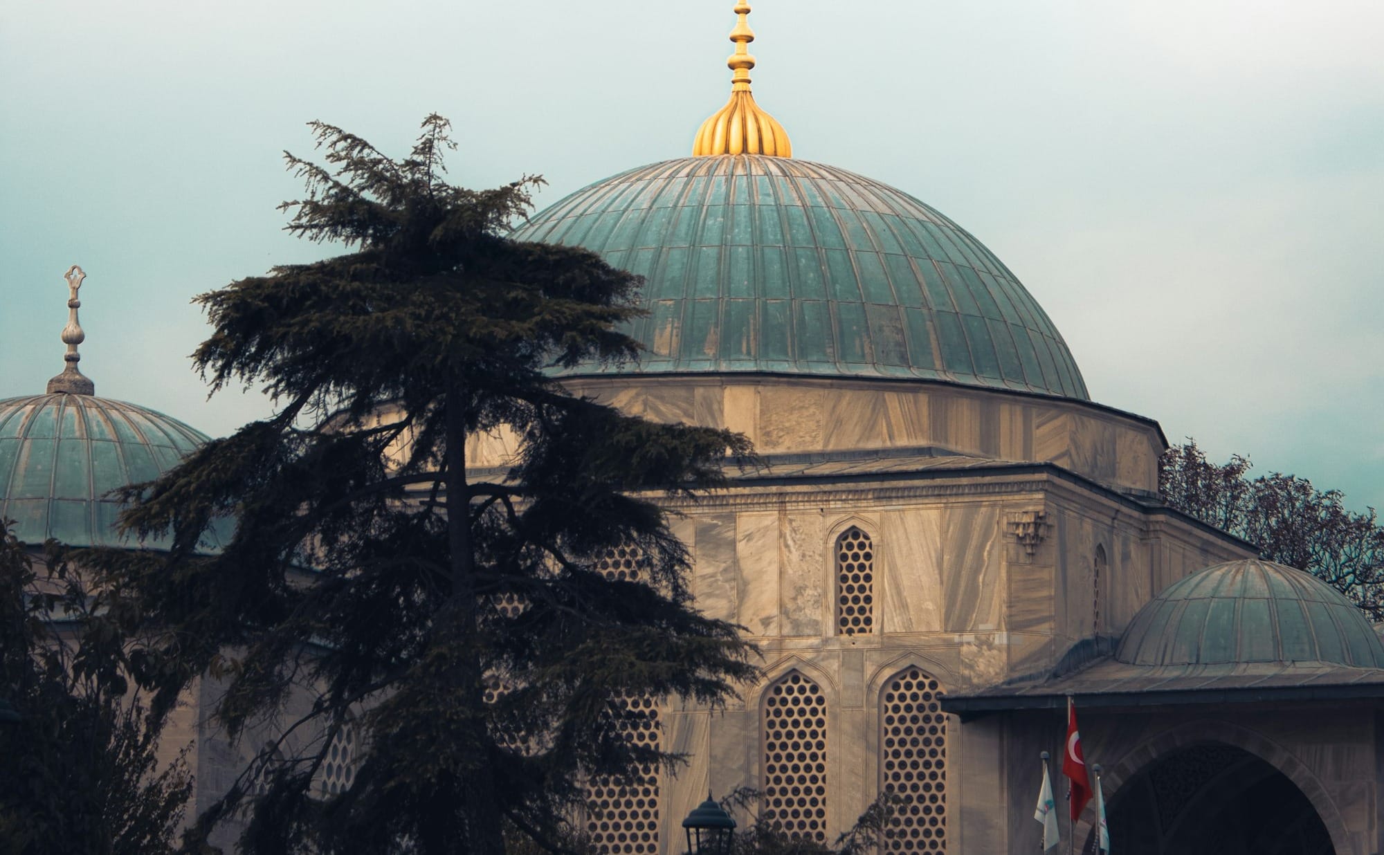 a large building with a dome on top of it